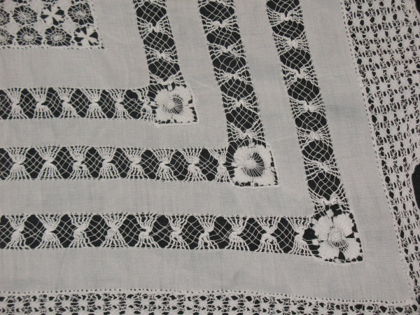 Tovaglia in pizzo in stile Art Déco