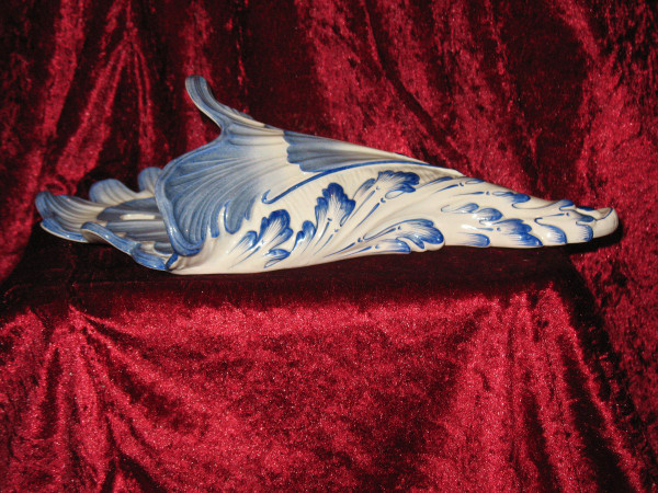 Bouquetière da parete in maiolica di Gien, XIX secolo
