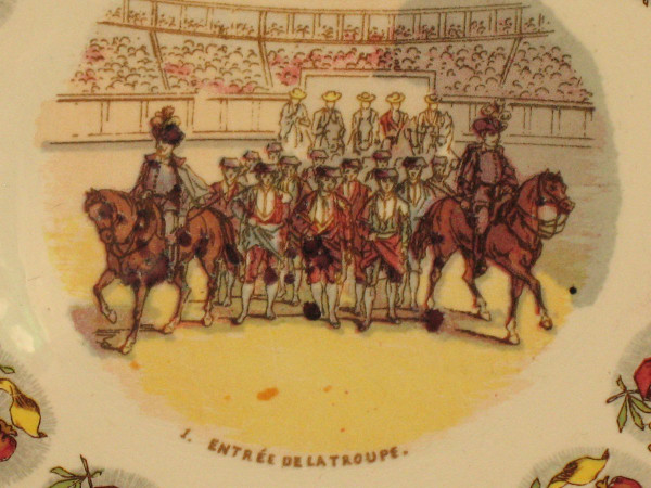 Suite di 12 piatti in terracotta di Sarreguemines sulla corrida in Spagna, XIX secolo