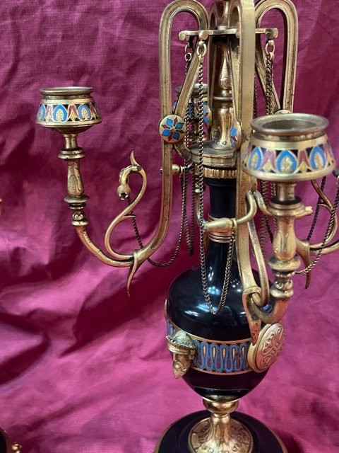 Coppia di candelieri in bronzo dorato smaltato Ferdinand BARBEDIENNE e Louis Constant SEVIN