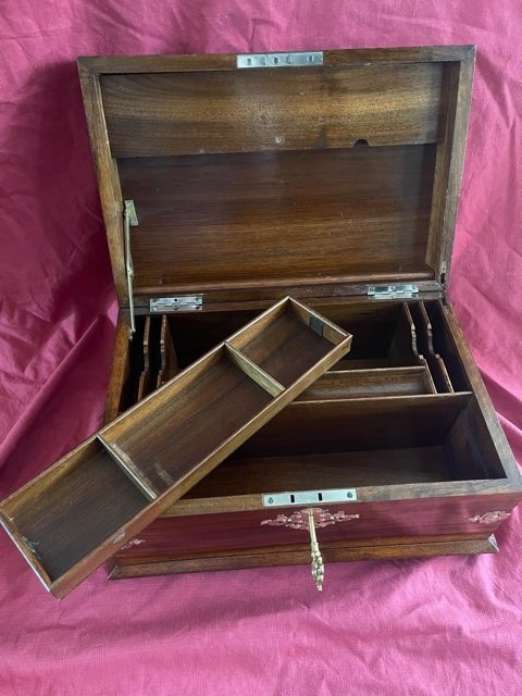 Imposing Antique Chest In Solid Mahogany 19th C