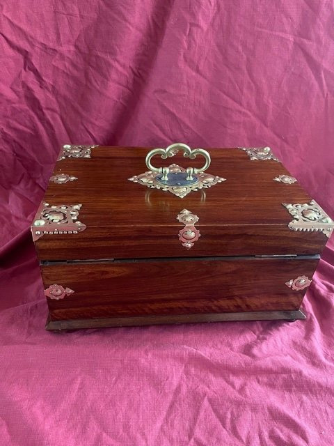 Imposing Antique Chest In Solid Mahogany 19th C