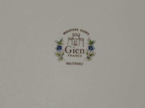 Servizio da tavola in terracotta di Gien, decoro Moustiers Olérys, 105 pezzi