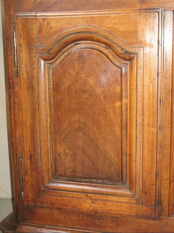 Piccolo buffet in noce biondo Luigi XIV con 2 ante 2 cassetti XVII secolo