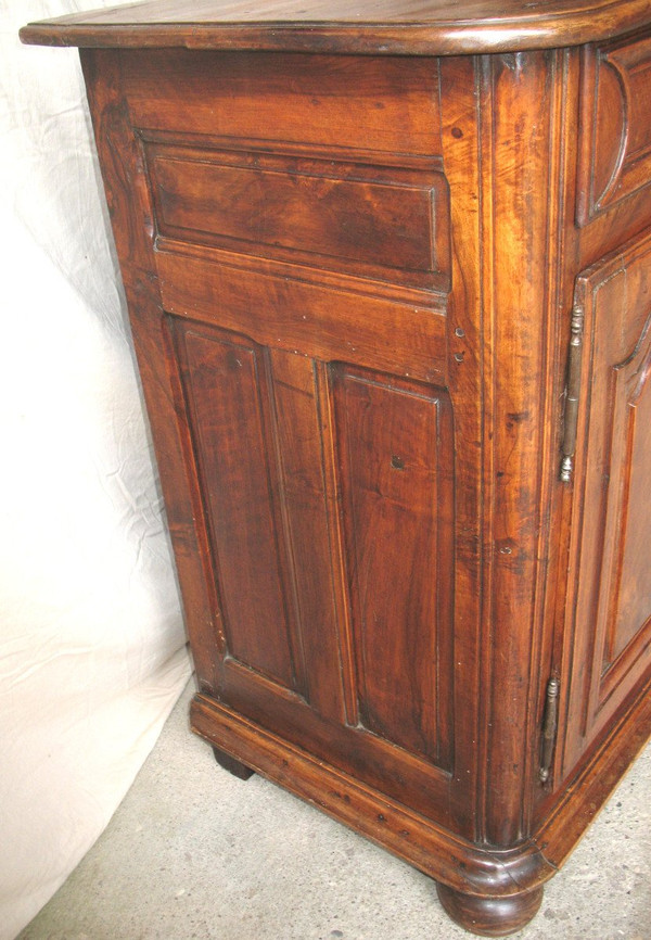 Piccolo buffet in noce biondo Luigi XIV con 2 ante 2 cassetti XVII secolo
