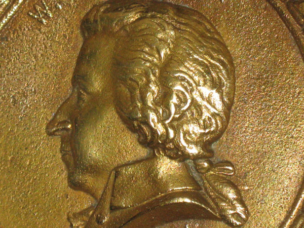 Paire de médaillons en bronze de style Louis XVI à l'effigie de Mozart et Beethoven époque 19ème