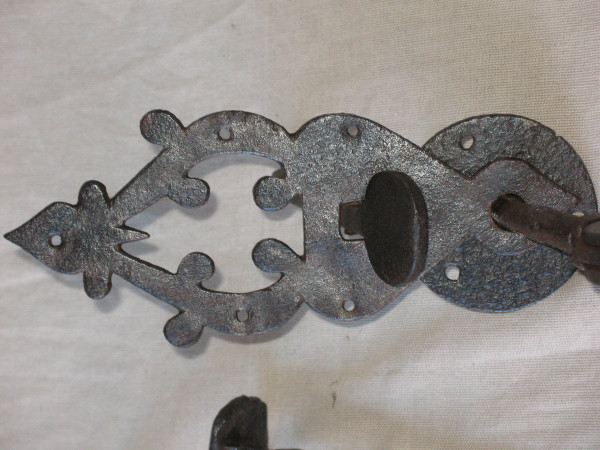 Marteau heurtoir de porte en fer forgé complet époque  18ème