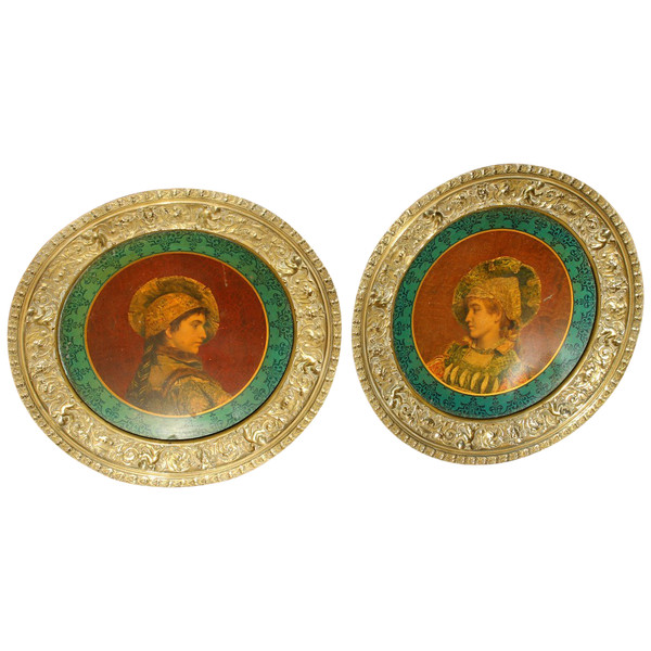 Pair of large tondos bronze frames in the Renaissance style, 19th century