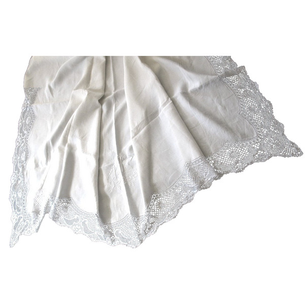 Grand drap de mariage en fil avec large bordure et retour en dentelle aux fuseaux début 20ème