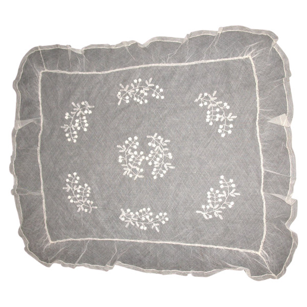 Small tablecloth in white embroidery on tulle, 19th century