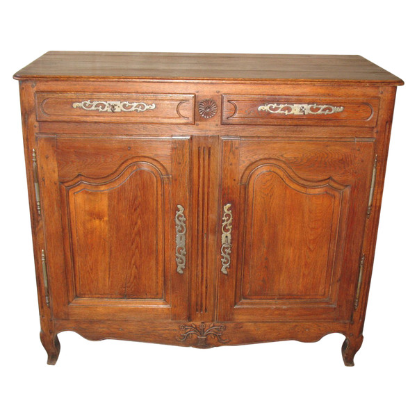 Credenza bassa in rovere modellato e scolpito in stile Luigi XV, XIX secolo