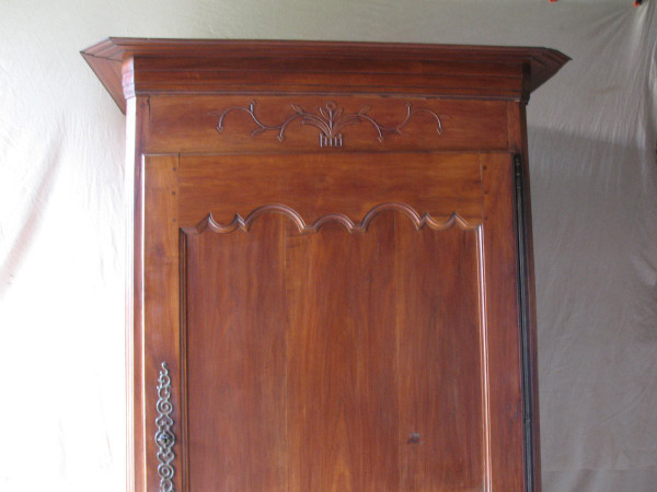 Bonnetière Vendéenne in legno di ciliegio, inizio XIX secolo, stile Luigi XVI
