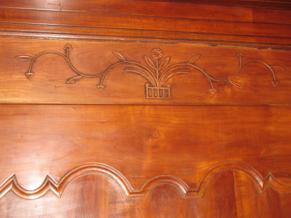 Bonnetière Vendéenne in legno di ciliegio, inizio XIX secolo, stile Luigi XVI