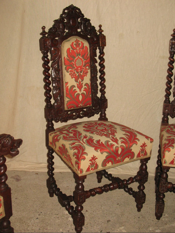 Suite di 6 sedute in stile rinascimentale in rovere intagliato del XIX secolo