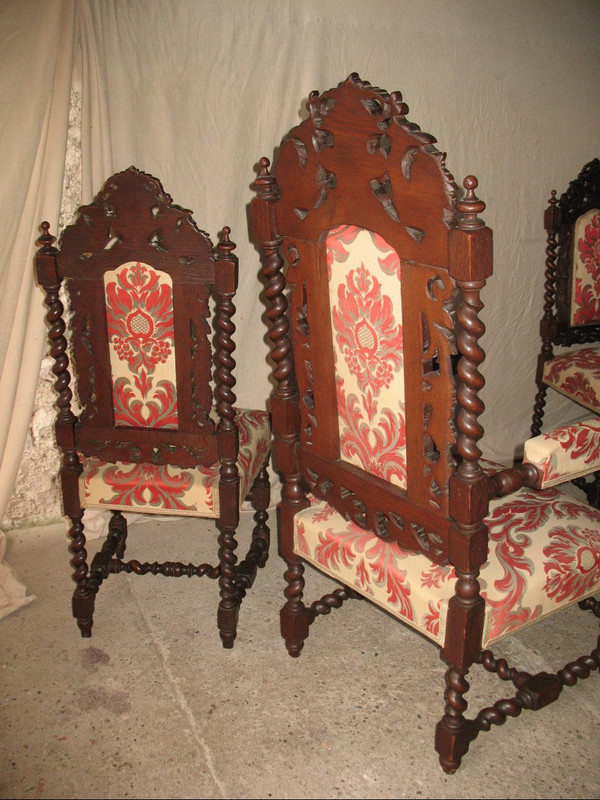 Suite di 6 sedute in stile rinascimentale in rovere intagliato del XIX secolo
