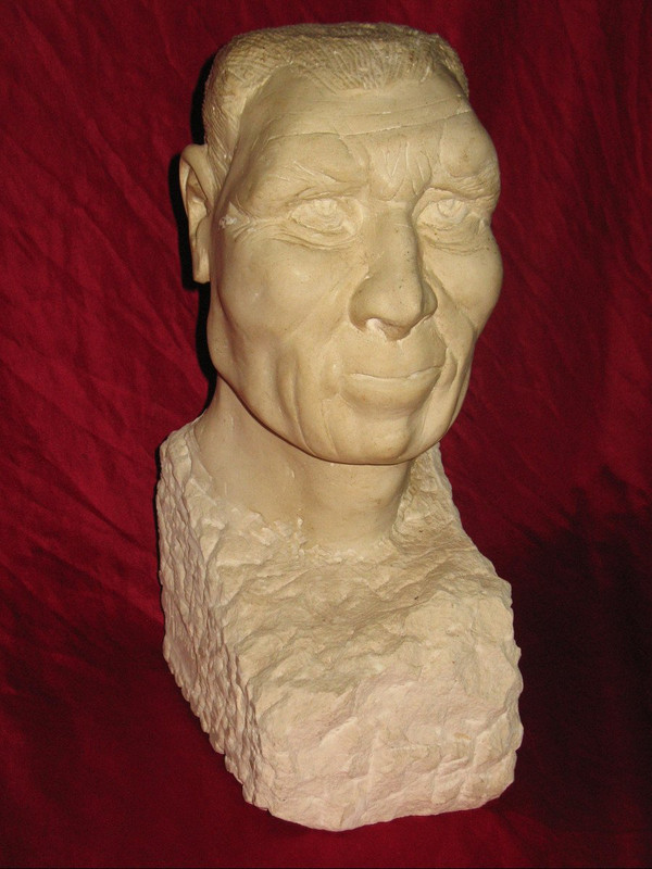 Buste homme en pierre de Bourgogne signé Moudie époque 20ème