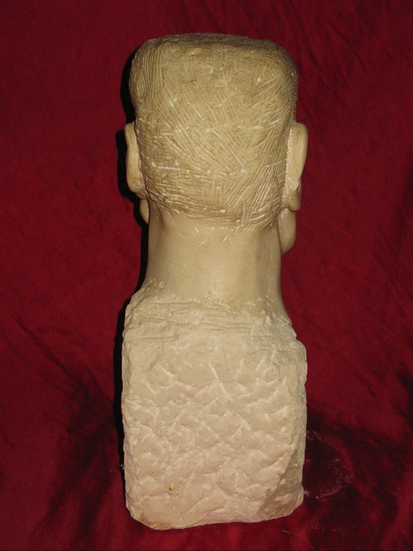 Buste homme en pierre de Bourgogne signé Moudie époque 20ème
