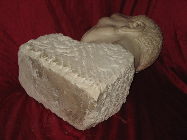 Buste homme en pierre de Bourgogne signé Moudie époque 20ème