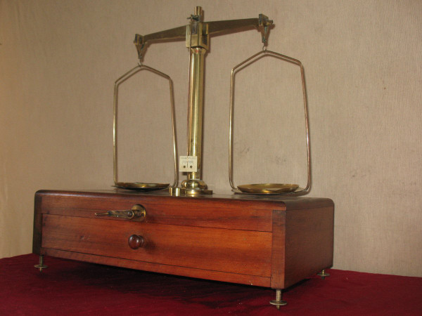 Parisian balance with flail of A. Collot in Paris 19th century