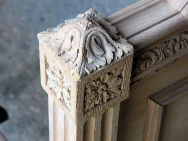 Letto in stile Luigi XVI in legno di faggio intagliato del XIX secolo