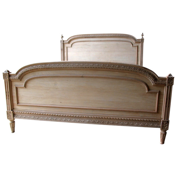 Letto in stile Luigi XVI in legno di faggio intagliato del XIX secolo