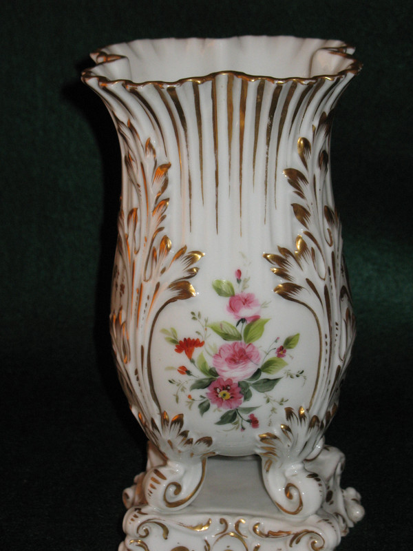Vaso in porcellana parigina con decorazione floreale del periodo della Restaurazione del XIX secolo nello stile di Jacob Petit