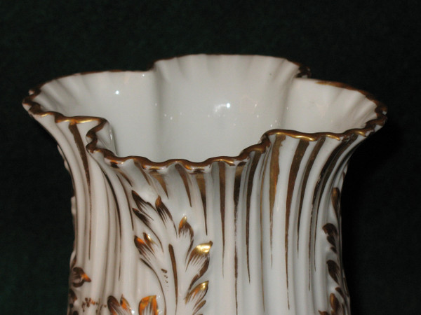 Vaso in porcellana parigina con decorazione floreale del periodo della Restaurazione del XIX secolo nello stile di Jacob Petit