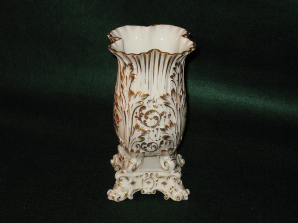 Vaso in porcellana parigina con decorazione floreale del periodo della Restaurazione del XIX secolo nello stile di Jacob Petit
