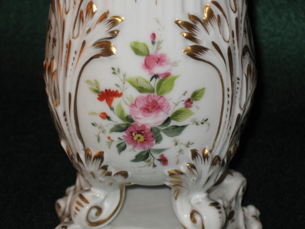 Vaso in porcellana parigina con decorazione floreale del periodo della Restaurazione del XIX secolo nello stile di Jacob Petit