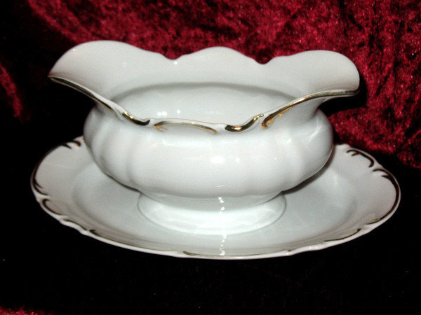 Porcelain dinner service in the Louis XV style from the 20th century