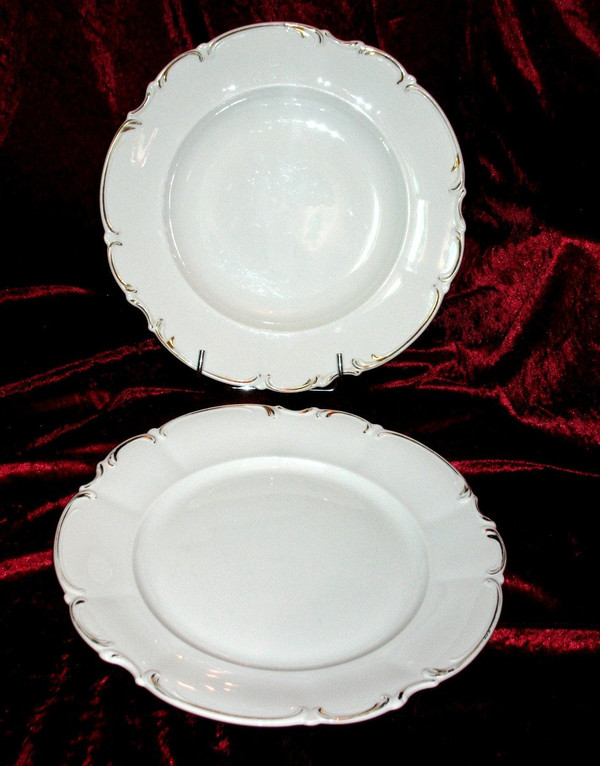 Porcelain dinner service in the Louis XV style from the 20th century