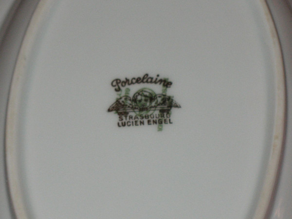 Porcelain dinner service in the Louis XV style from the 20th century