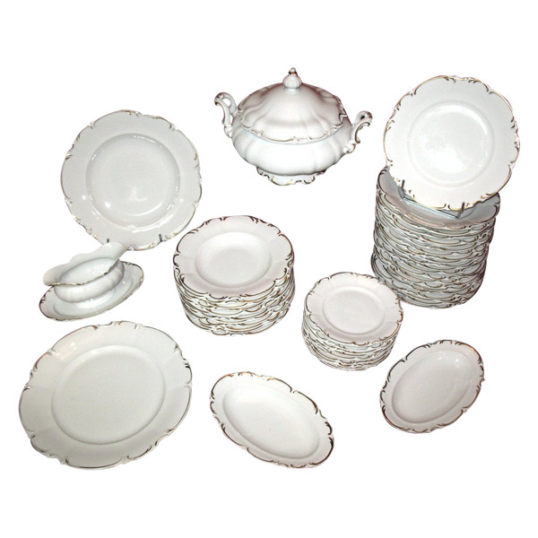 Porcelain dinner service in the Louis XV style from the 20th century