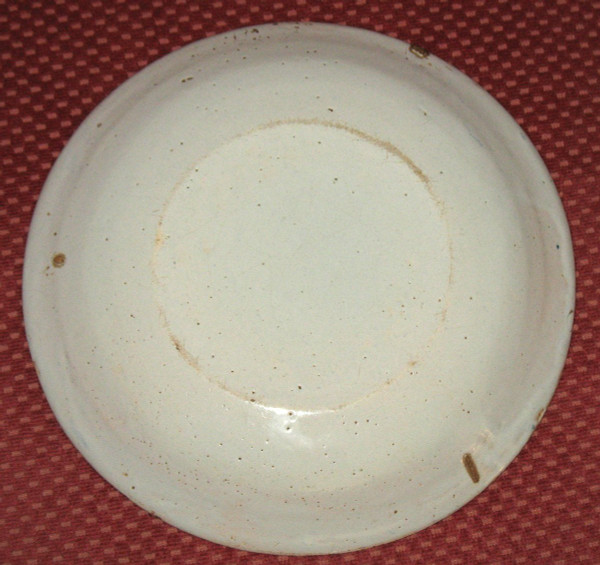 Plate in Delft earthenware from the 17th century with monochrome blue decoration