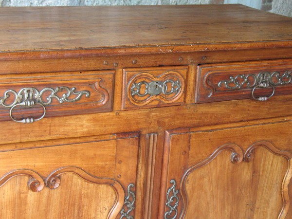 Buffet d'époque Régence à 2 portes et 3 tiroirs Origine Saintonge époque 18ème
