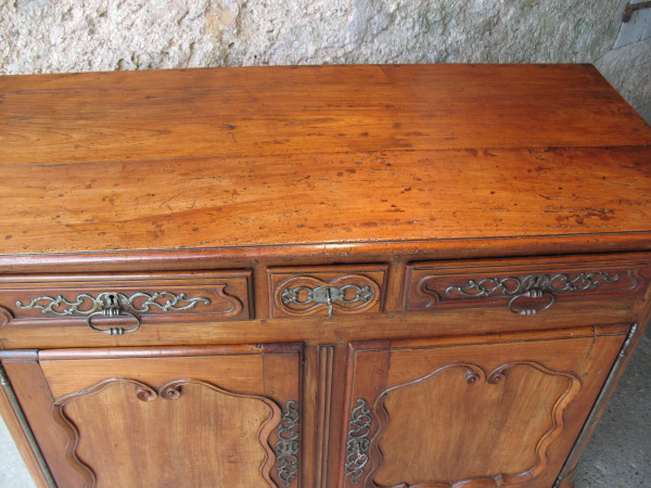 Buffet d'époque Régence à 2 portes et 3 tiroirs Origine Saintonge époque 18ème