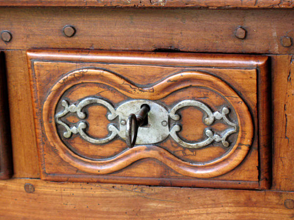 Buffet d'époque Régence à 2 portes et 3 tiroirs Origine Saintonge époque 18ème
