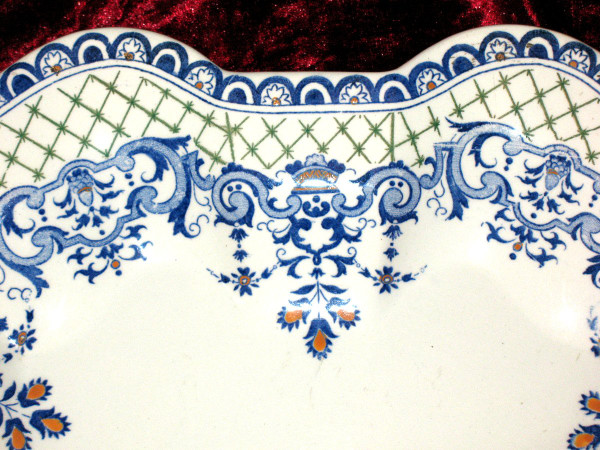 Grand plat de présentation en faïence de Gien décor de Rouen époque 20ème