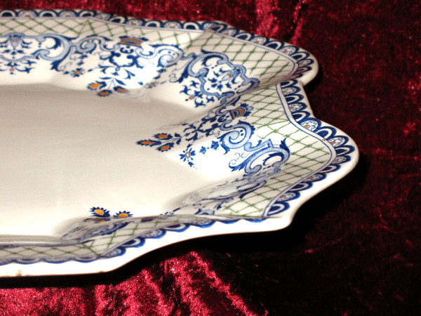 Grand plat de présentation en faïence de Gien décor de Rouen époque 20ème