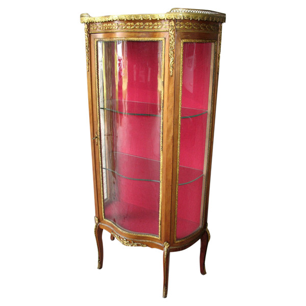 Geschwungene Vitrine im Stil Louis XVI aus dem 19.