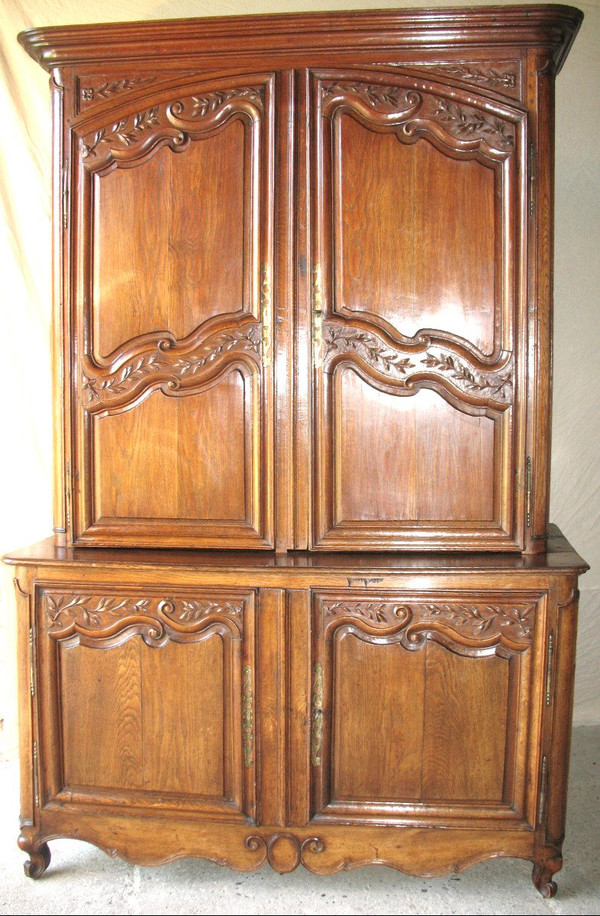 Regency period 2 parts sideboard in carved oak from the 18th century