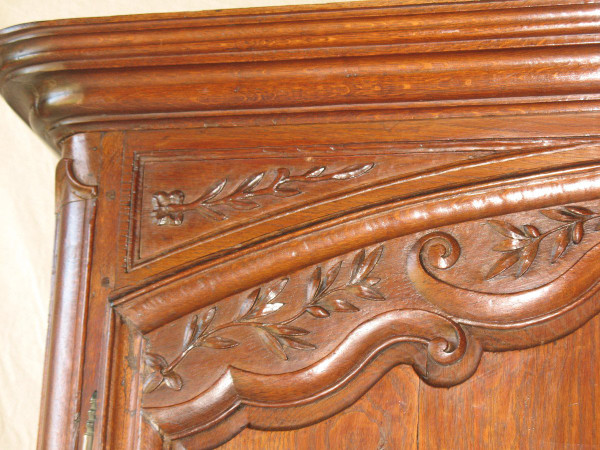 Regency period 2 parts sideboard in carved oak from the 18th century
