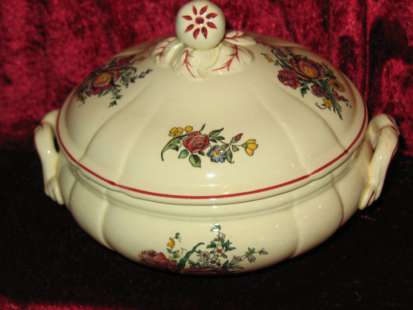 Sarreguemines earthenware dinner service with Lorraine decor