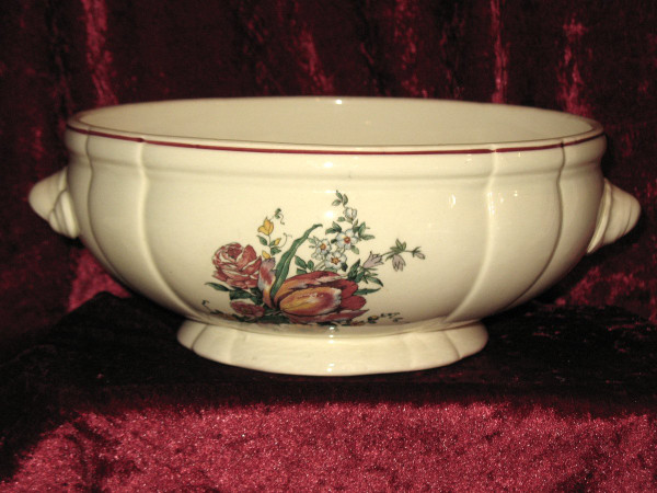 Sarreguemines earthenware dinner service with Lorraine decor