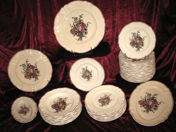 Sarreguemines earthenware dinner service with Lorraine decor