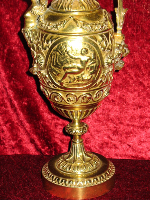 Brocca in bronzo in stile Luigi XVI con decorazione di Anfitrite, XIX secolo