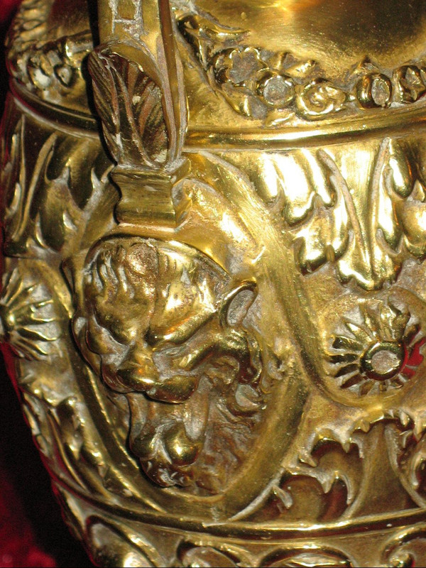 Brocca in bronzo in stile Luigi XVI con decorazione di Anfitrite, XIX secolo