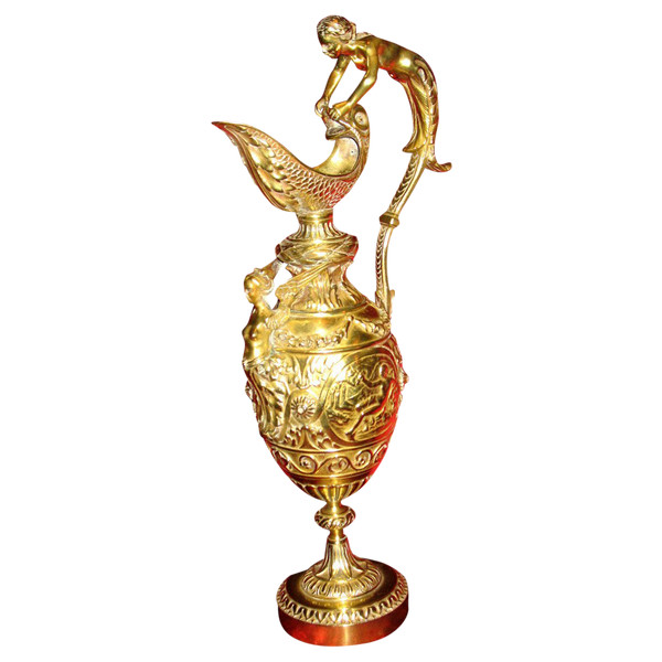Brocca in bronzo in stile Luigi XVI con decorazione di Anfitrite, XIX secolo
