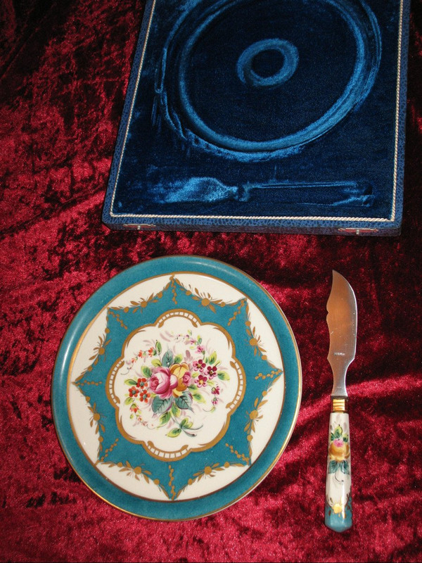 Sèvres porcelain dish and knife in its 20th century box