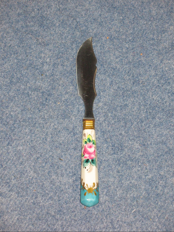 Sèvres porcelain dish and knife in its 20th century box